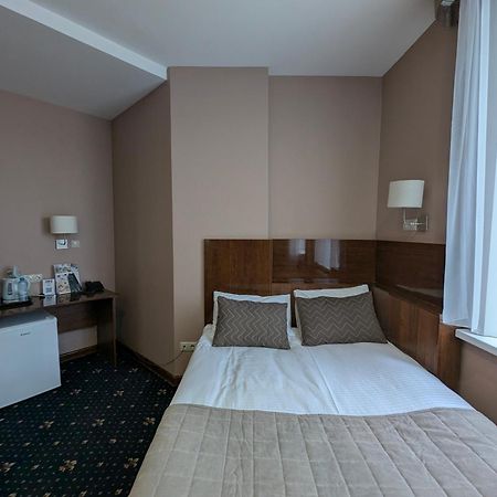 Victoria Hotel Uralsk Exterior foto